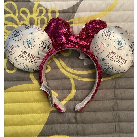 Disney Christmas 2025 Lil Rin Rin Plush Badge Red New